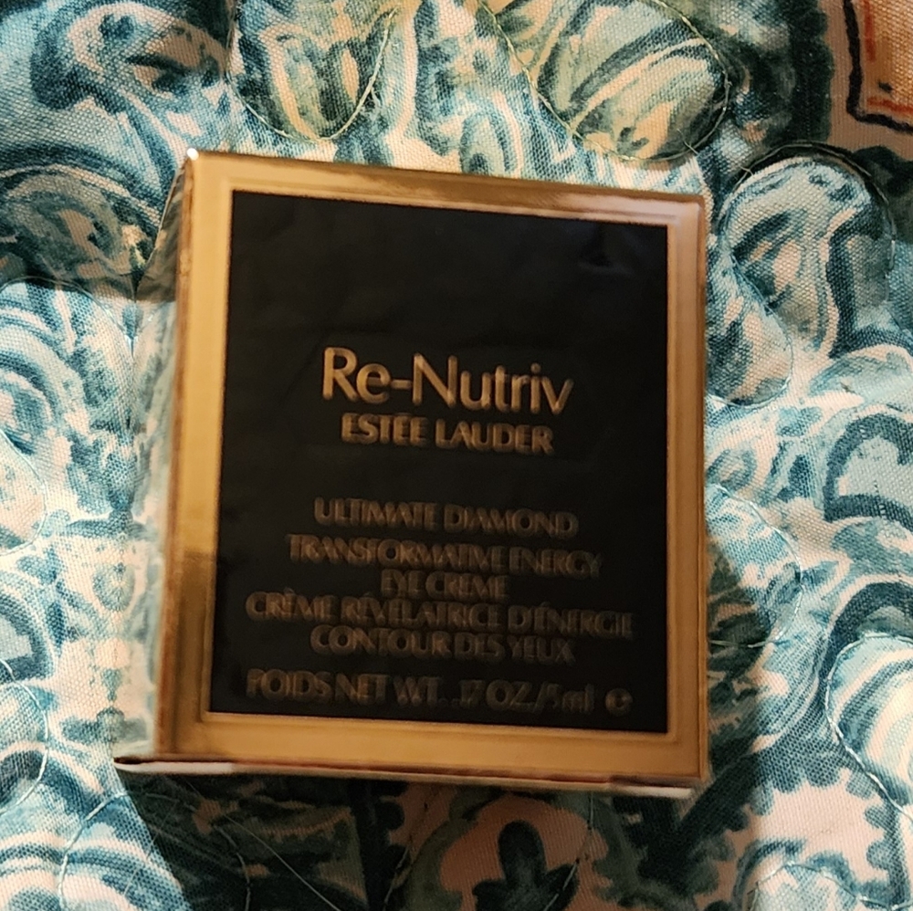 Estee Lauder Re-Nutriv cosmetic bag With Samples - Picture 7 of 8